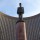 Памятник Шарлю де Голлю перед гостиницей Космос